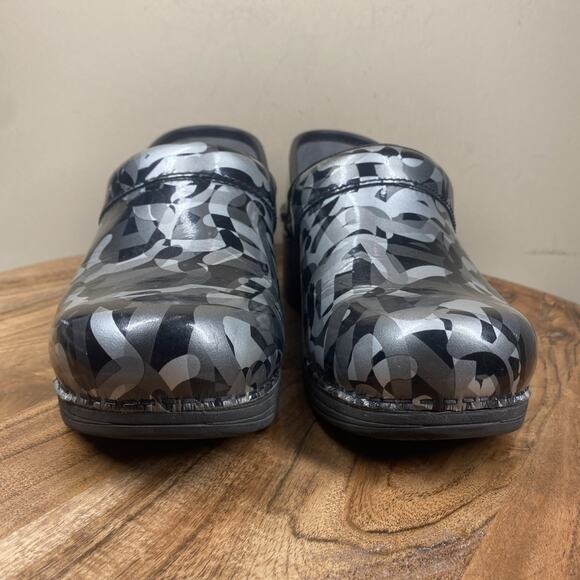 Dansko LT Pro Twisty Womens Black And Silver Size 36 6 Patent Leather Clogs - Picture 3 of 11